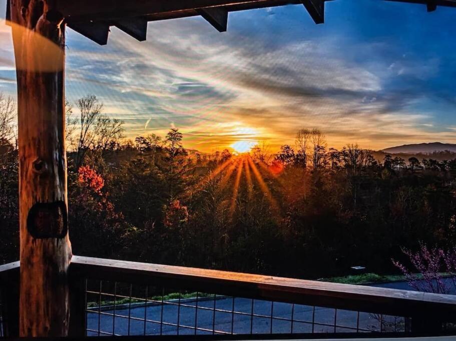 The Log Castle~Stunning Mountain Views~Hot Tub Sevierville Exterior foto