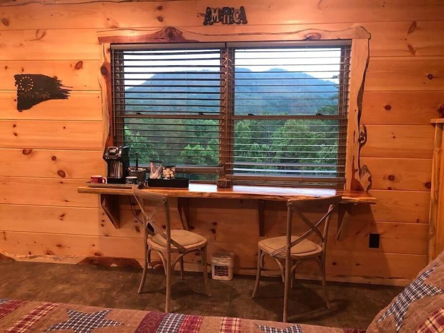 The Log Castle~Stunning Mountain Views~Hot Tub Sevierville Exterior foto
