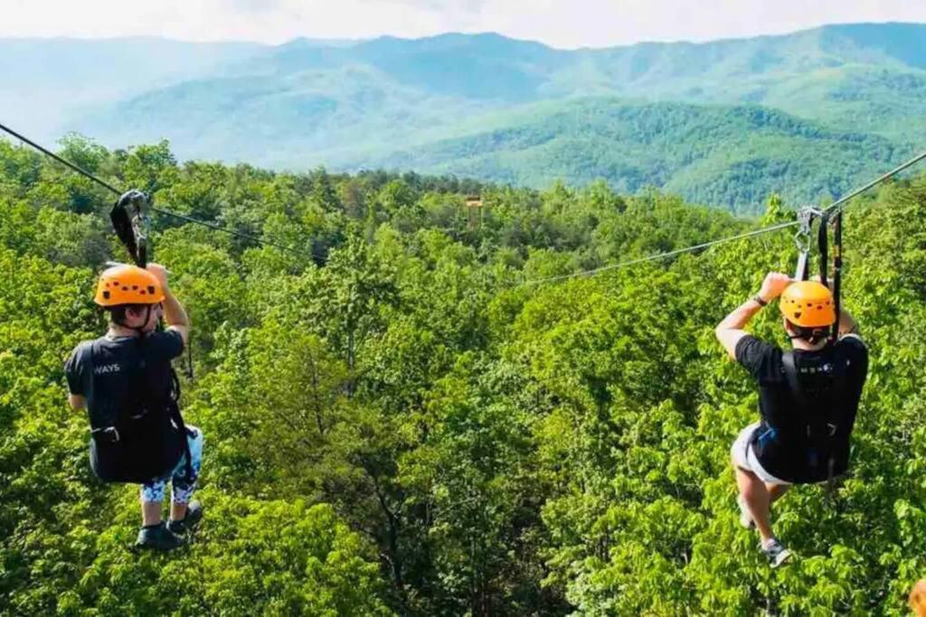 The Log Castle~Stunning Mountain Views~Hot Tub Sevierville Exterior foto
