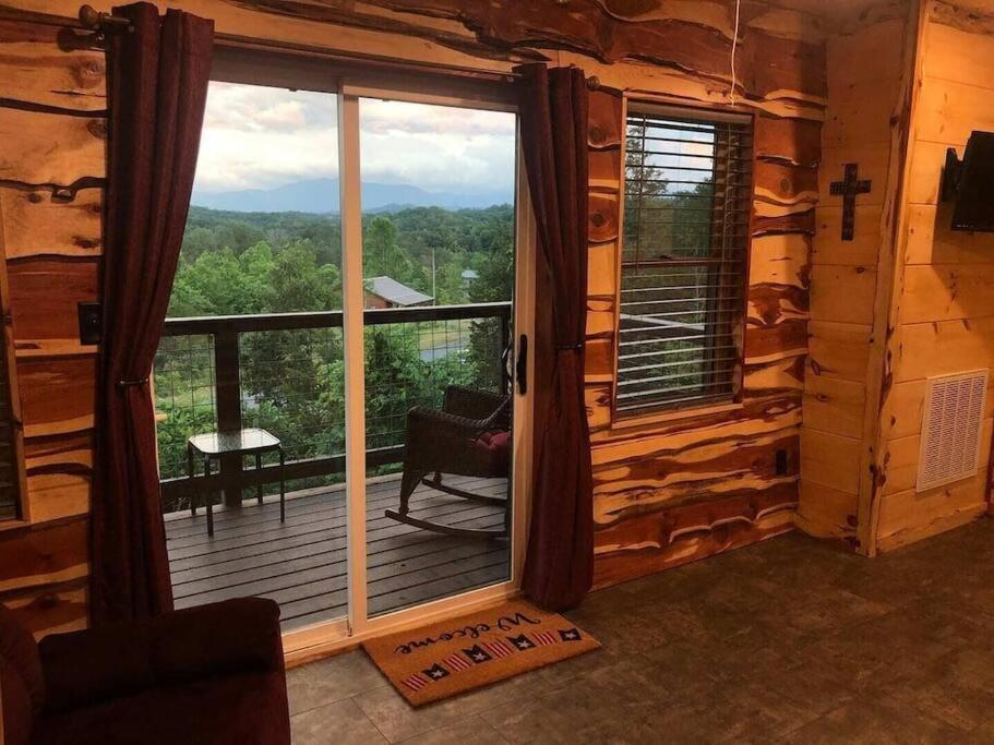 The Log Castle~Stunning Mountain Views~Hot Tub Sevierville Exterior foto