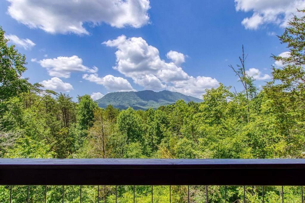 The Log Castle~Stunning Mountain Views~Hot Tub Sevierville Exterior foto